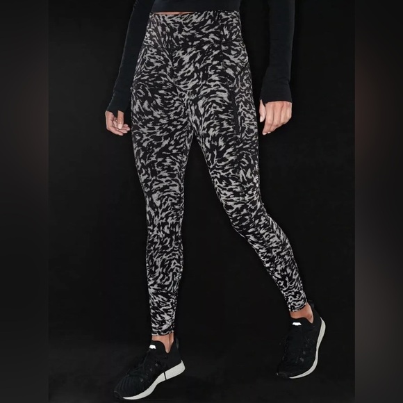 Athleta Leggings‎ Women’s Size Small Black Lynx Rainier Printed Tight Reflective - Picture 4 of 13